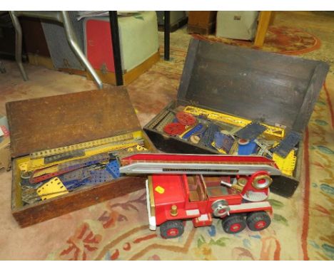 A selection of vintage Meccano together with a Meccano fire truck 