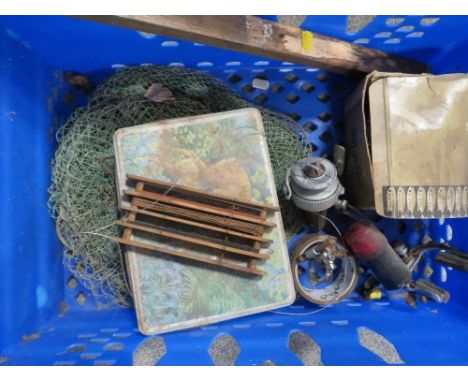 A tray of vintage fishing accessories A/F 
