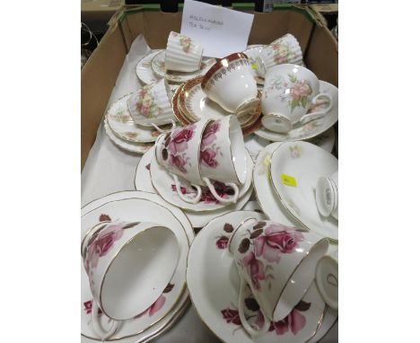 A tray of assorted vintage tea ware 