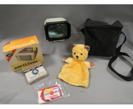 A quantity of collectables to include cameras and a vintage sooty hand puppet 