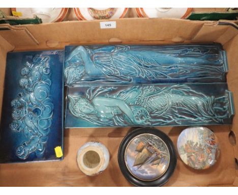 A box containing early Prattware and Majolica style plaques 