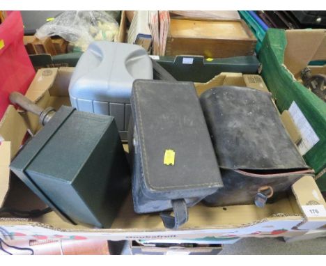 A tray of vintage cameras etc to include a Polaroid Land camera 