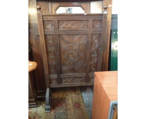A LARGE CARVED OAK FIRE SCREEN CIRCA 1900 W100CM D59 H163CM