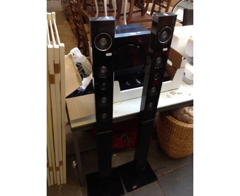A SAMSUNG HOME THEATRE SYSTEM COMPRISING SW5000 RECEIVER, TWO TALL SPEAKERS, PSDW2 SUBWOOFER, PSDC2 CENTRE SPEAKER AND VARIOU