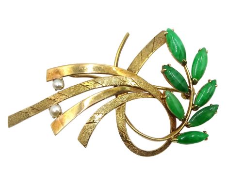 Jade and split pearl spray design brooch, stamped 14K - Condition Report Approx 6.6gm, length = 55mm 