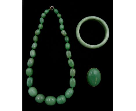 Jade bangle, necklace and brooch  - Condition Report 
