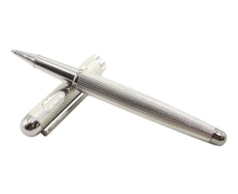 Silver rollerball pen, engine turned decoration with cartouche, London 2010, boxed - Condition Report Very good unused condit