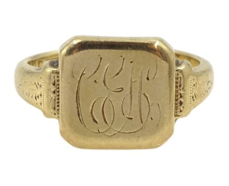 9ct gold signet ring, approx 6.1gm - Condition Report Hallmarks rubbed tested to 9ct, size O