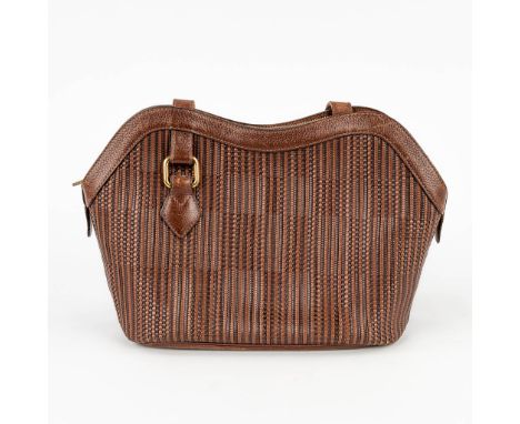 Delvaux 'Toile De Cuir' handbag made of brown leather. With the original fabric storage bag. Dimensions: (W: 33 x H: 21 cm)