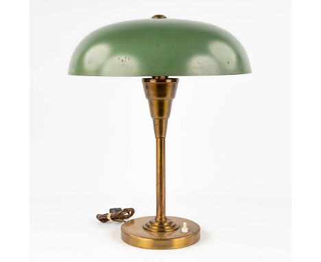 A table lamp with green shade, art deco style. Circa 1920-1930. Dimensions: (H: 43 x D: 36 cm)