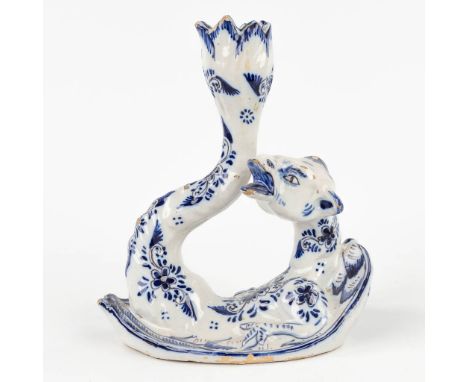 Delfts, a candlestick made of blue-white glazed faience. 19th century. Gemerkt 1552. Dimensions: (L: 9,5 x W: 14 x H: 16,5 cm