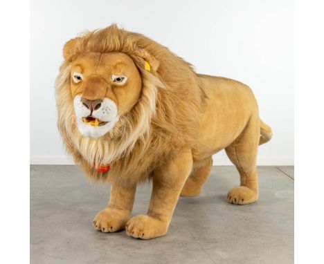 Steiff Studio Lion, EAN 502651, around 1991-1997Dimensions: (W: 170 x H: 100 cm)