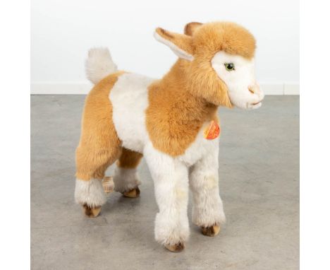 Steiff Studio Goat kid brown/white, EAN 0445/60, around 1991-1993Dimensions: (W: 53 x H: 55 cm)