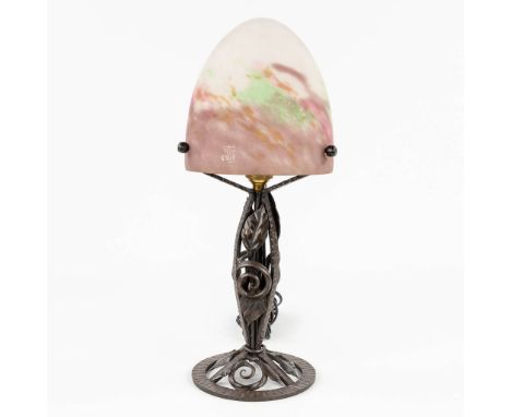 Muller Frres Luneville, a table lamp with pate de verre shade, on a wrought iron base. Dimensions: (H: 42 x D: 17 cm)