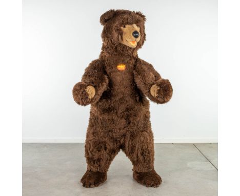 Steiff Studio Bear standing up, EAN 500558, around 1991-1999Dimensions: (H: 165 cm)