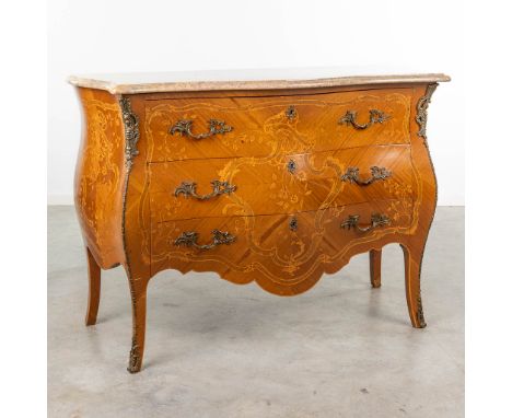 A chest of drawers with marble top and inlaid with marquetry, mounted with bronze. Around 1970. Dimensions: (L: 55 x W: 128 x