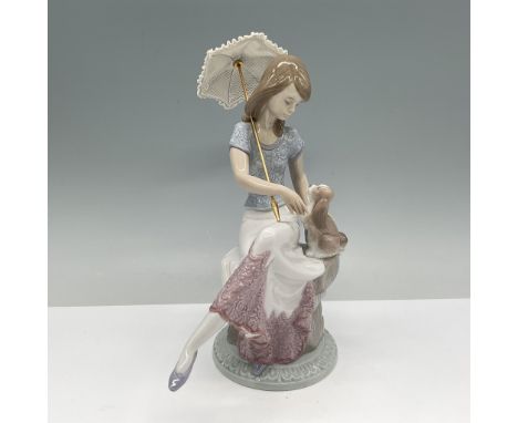 Lladro porcelain figurine titled Picture Perfect, model number 01007612, sculpted by Juan Huerta. This elegant piece features