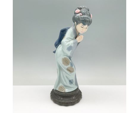 This is a Lladro porcelain figurine titled Sayonara, model number 01004989, depicting a young woman bowing gracefully in trad