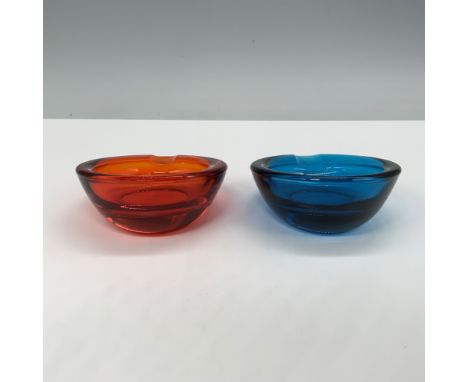 This vibrant 2-piece art glass ashtray set features a striking combination of red and blue hues, both showcasing a smooth, ro