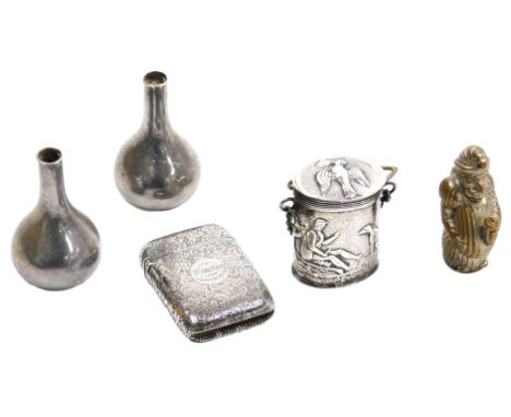 A Victorian silver vesta case, with engraved foliate decoration, circular reserve, presentation engraved, Birmingham 1886, 0.