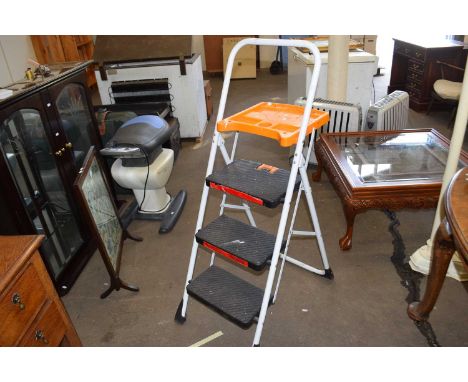 Folding step ladder