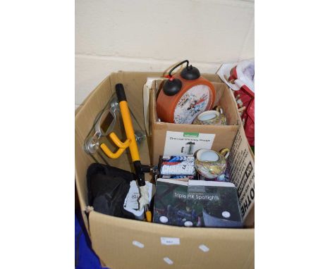 Mixed Lot: Kitchen scales, wall clock, spot lights, other items