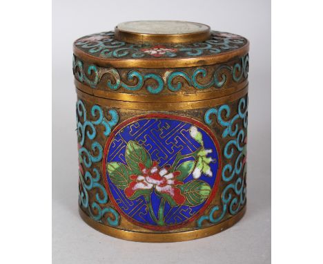 AN EARLY 20TH CENTURY CHINESE CYLINDRICAL CLOISONNE BOX & COVER, the cover inset with a white jade-like pierced hardstone pla