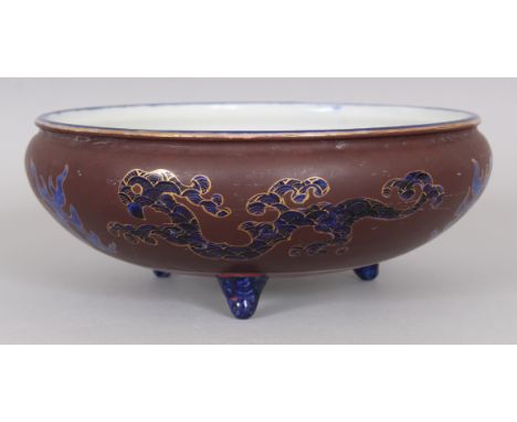 AN EARLY 20TH CENTURY JAPANESE FUKAGAWA PORCELAIN TRIPOD CENSER, the interior painted with a shi-shi and brocaded balls, the 