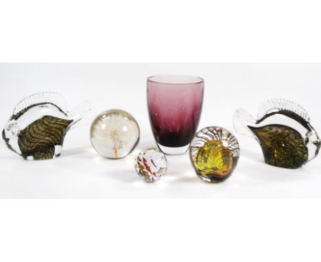 Various glassware, paperweights, 1950s/1960s glass fish, dandelion clock example, a pair of fish paperweights picked out in c