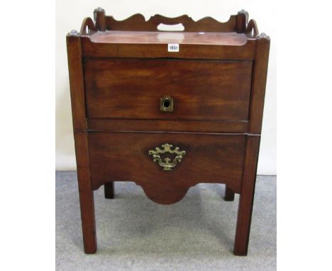 An 18th century mahogany tray top night commode, with lift top panel over pull out drawer on block supports, 60cm wide. 