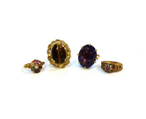 A gold ring, claw set with an oval cut synthetic corundum imitating alexandrite, detailed 18 CT, a gold ring mounted with an 