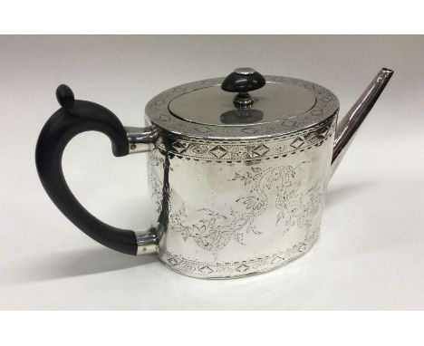 An 18th Century Georgian silver teapot with lift-off lid. London 1778. By William Holmes. Approx. 458 grams. Est. £350 - £400