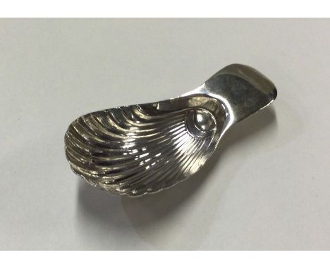 A George III silver caddy spoon with fluted bowl. Circa 1810. Approx. 7 grams. Est. £40 - £60.
