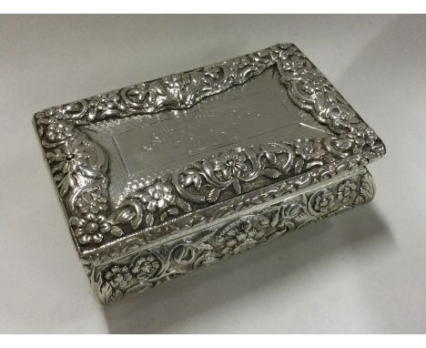 A heavy cast silver snuff box. Birmingham 1827. By Joseph Wilmore. Approx. 184 grams. Est. £450 - £550.