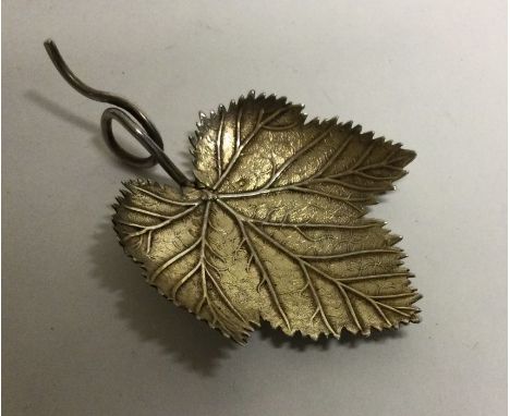 A silver gilt caddy spoon. Birmingham 1809. By Matthew Linwood. Approx. 10 grams. Est. £30 - £50.