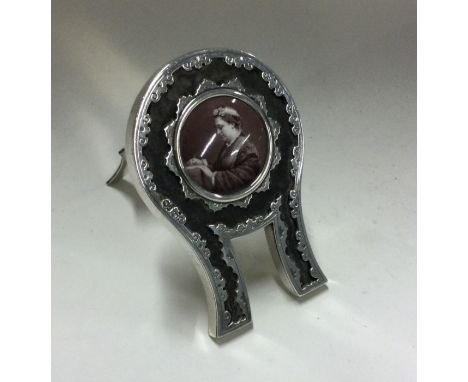 A Victorian silver stand with miniature portrait to centre. London 1881. By LD. Approx. 99 grams. Est. £200 - £300.