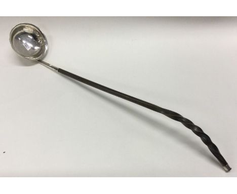 A good Georgian silver toddy ladle with whalebone handle. Approx. 46 grams. Est. £20 - £30.