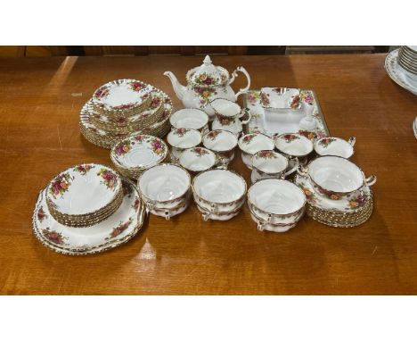 An extensive Royal Albert old country roses tea and dinner service, six settings.