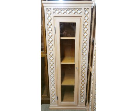 A matching heavy quality light oak display cabinet, 162 x 61 x 41cm.
