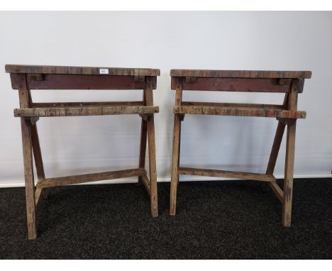 A Pair of Vintage Esavlan produced artists easel. [75x61x39cm] 