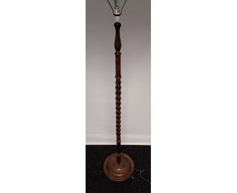 An oak barley twist floor lamp. [167cm in height] 