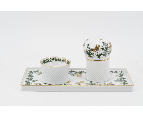 RAUCHERSET "JÄGERLATEIN". Meissen. Datierung: 20.Jh. Meister/Entwerfer: Entwurf L. Zepner, Dekor H. Werner. Technik: Porzella