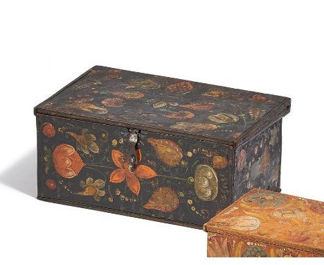 GRÖßERE KASSETTE MIT BLUMEN AUF SCHWARZEM GRUND. Franken. Datierung: Ende 17. Jh. Technik: Weichholzkorpus mit polychromer Wi
