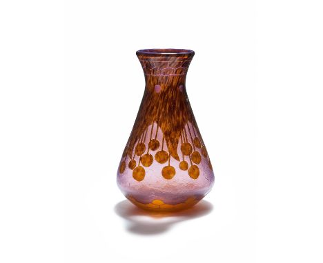 VASE "CERISES". Schneider, Charles. "Le Verre Français". Epinay-sur-Seine. Datierung: 1918-1922. Material: Farbloses Glas mit