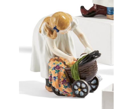 MÄDCHEN MIT PUPPENWAGEN. Meissen. Datierung: Frühe Ausformung vor 1924. Meister/Entwerfer: Entwurf K. Hentschel 1905. Materia