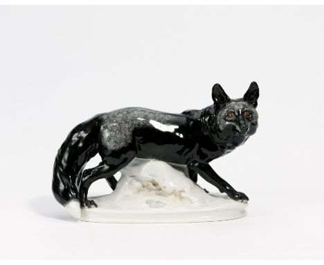 SILBERFUCHS. Meissen. Datierung: 1924-1934. Meister/Entwerfer: Entwurf E. Hösel, 1925. Material: Porzellan, schwarz und grau 