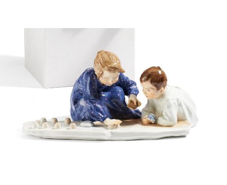 ZWEI KINDER SANDFORMEN BACKEND. Meissen. Datierung: Vor 1924.Meister/Entwerfer: Entwurf K. Hentschel 1906. Material: Porzella