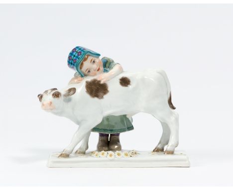 KLEINES MÄDCHEN MIT KALB. Meissen. Datierung: Vor 1924. Meister/Entwerfer: Entwurf M. Bochmann, 1905-1910. Material: Porzella