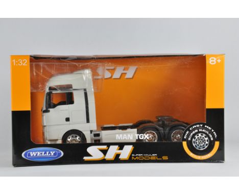 Welly 1/32 MAN TGX Truck Tractor Unit. White. M in Box.