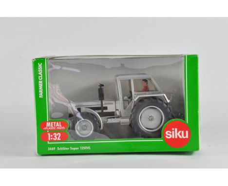 Siku 1/32 Schluter Super 1250 Tractor. M in Box.